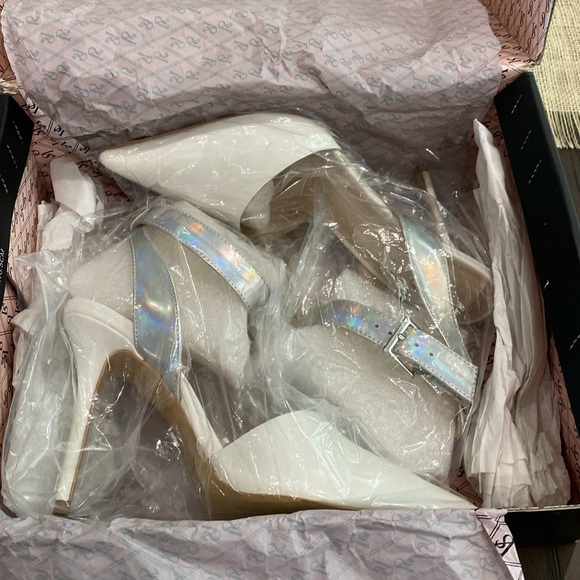 Victoria’s Secret Vintage White Leather Stilettos - Picture 10 of 12